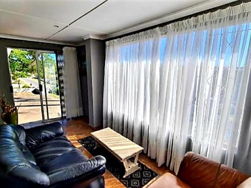 Spacious 4-Bedroom House for Sale in Amalinda - Photo 8