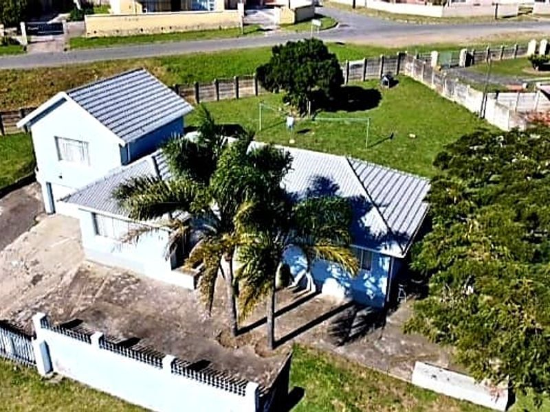 Spacious 4-Bedroom House for Sale in Amalinda - Photo 6