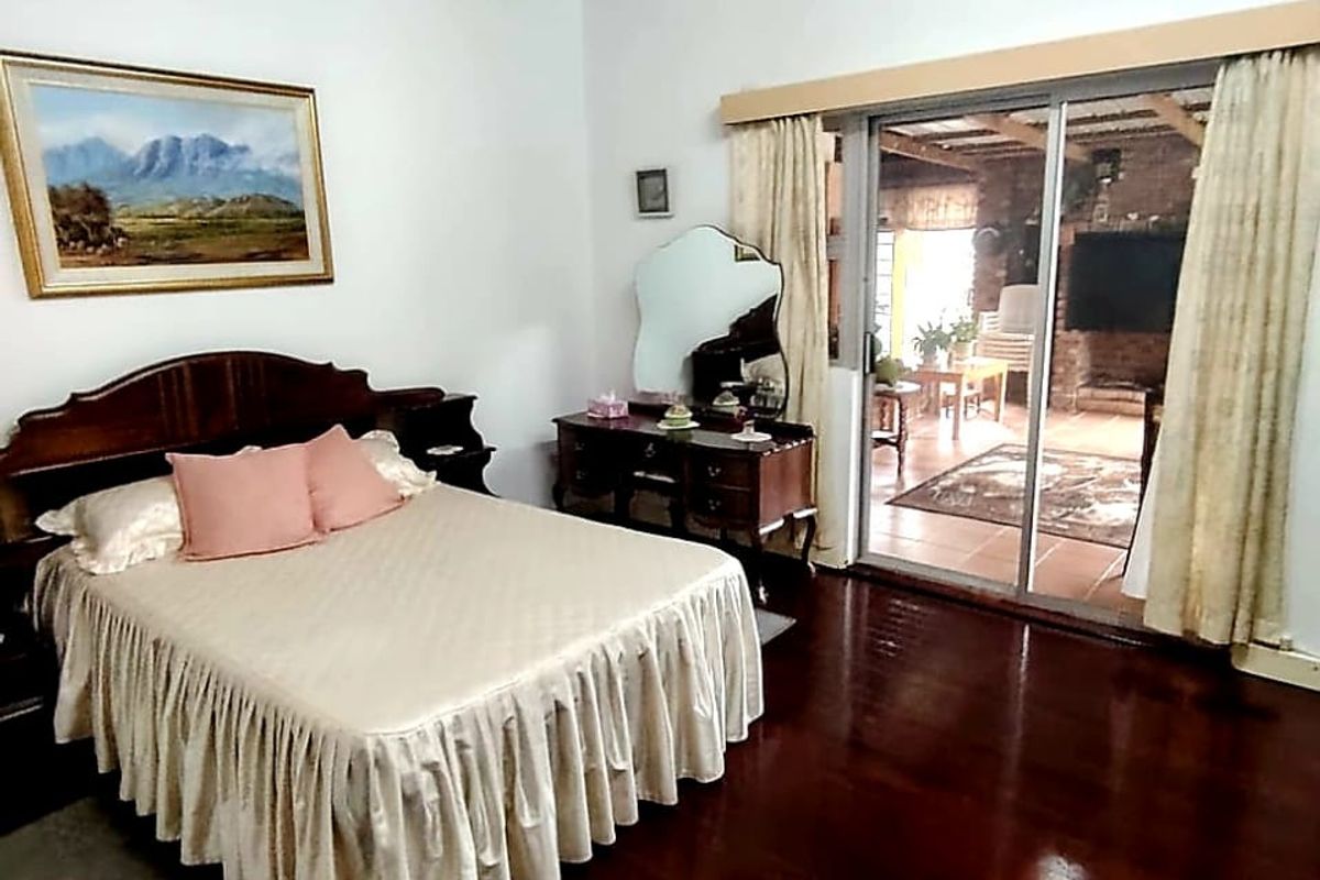 4 Bedroom House For Sale in Rosedale Amalinda - Photo 3