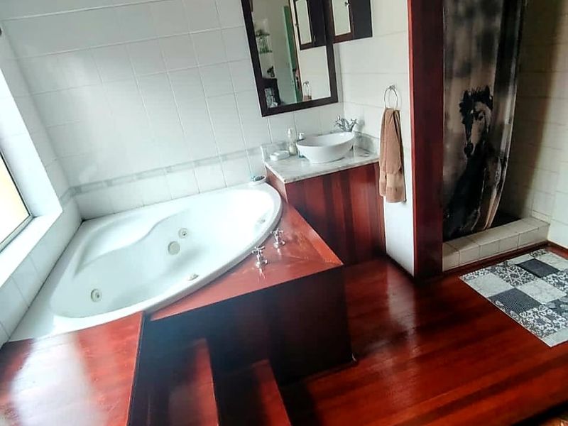 4 Bedroom House For Sale in Rosedale Amalinda - Photo 2