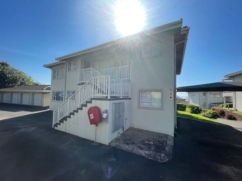 Modern 2-Bedroom, 2-Bathroom Apartment With Breathtaking Sea Views - Photo 2