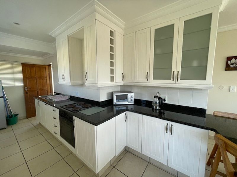 Modern 2-Bedroom, 2-Bathroom Apartment With Breathtaking Sea Views - Photo 5