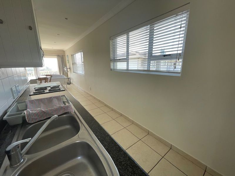 Modern 2-Bedroom, 2-Bathroom Apartment With Breathtaking Sea Views - Photo 6