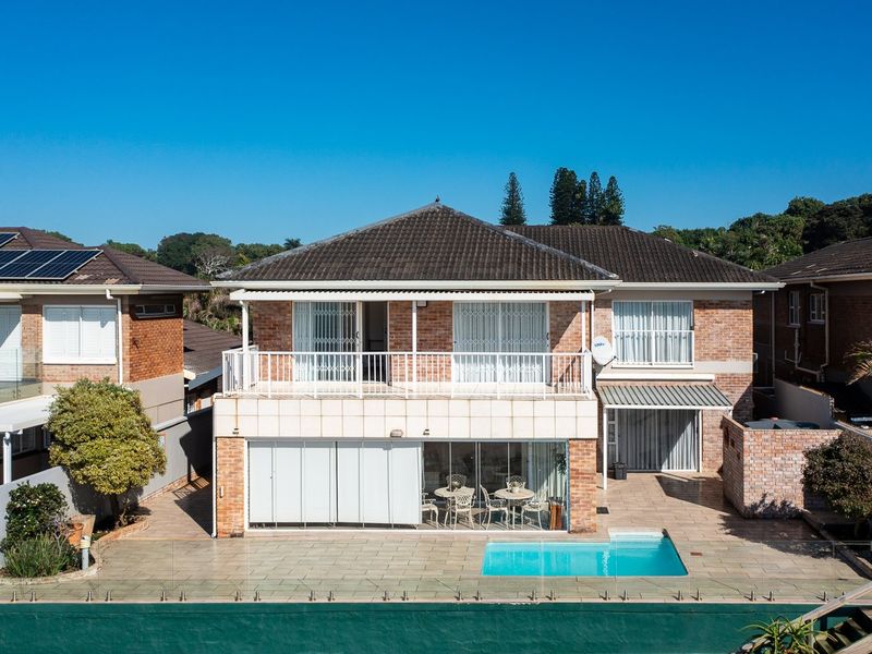 Luxury Living In A Secure Estate On The Beach - Photo 2