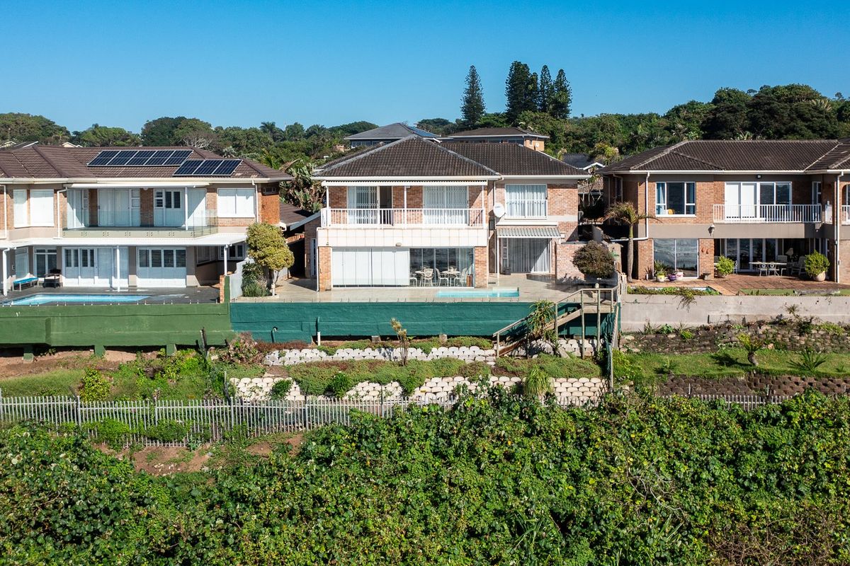 Luxury Living In A Secure Estate On The Beach - Photo 3