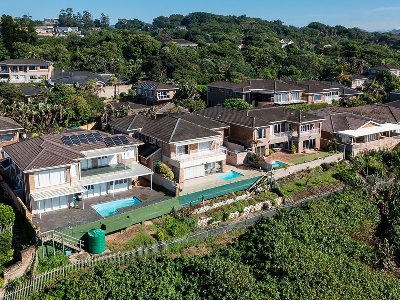 Luxury Living In A Secure Estate On The Beach - Photo 10