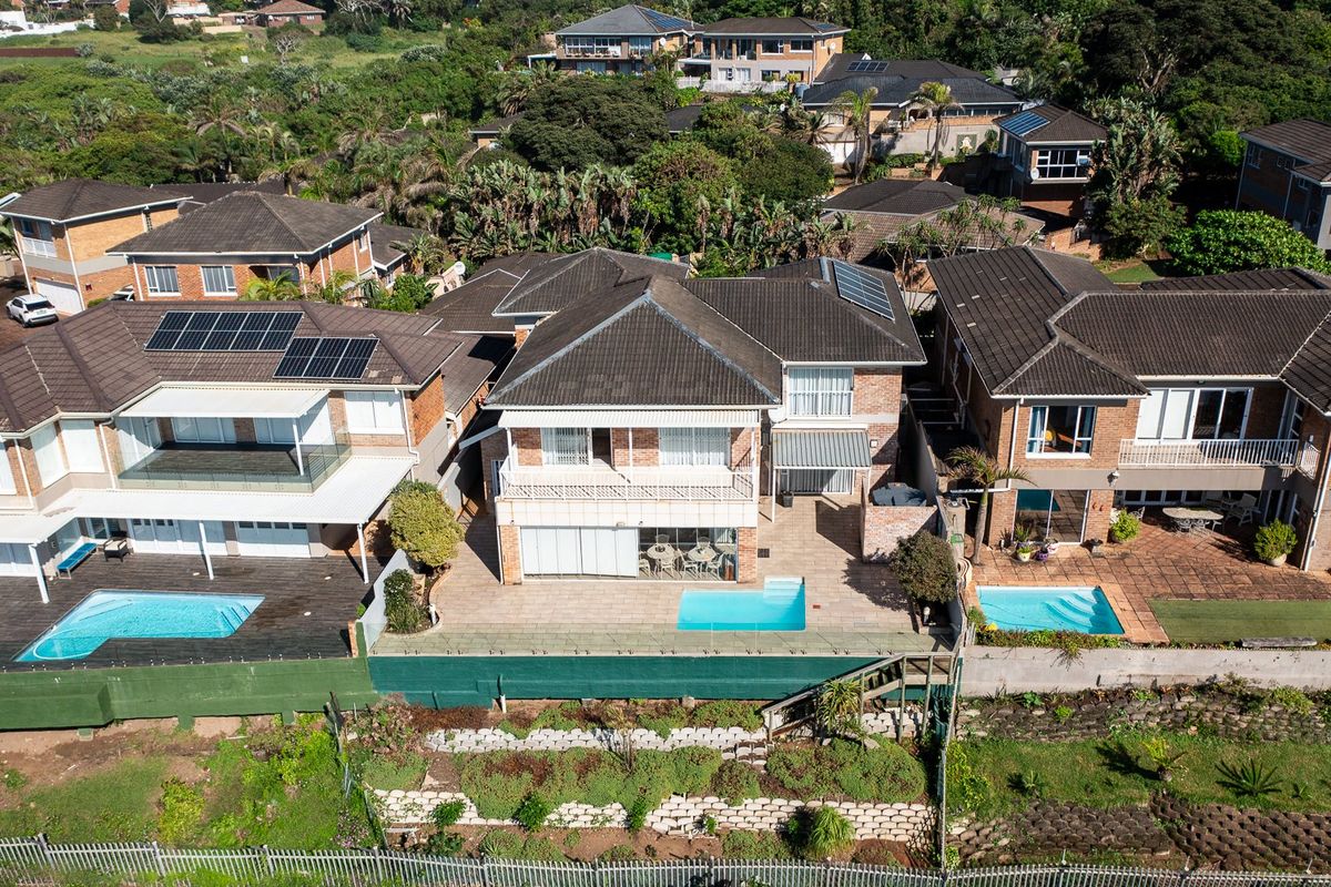 Luxury Living In A Secure Estate On The Beach - Photo 4