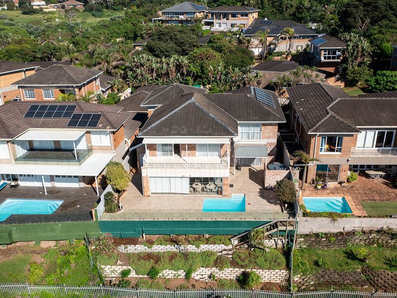 Luxury Living In A Secure Estate On The Beach - Photo 4