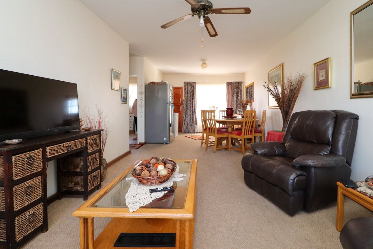 GROUNDFLOOR APARTMENT WITH PRIVATE GARDEN - Photo 5