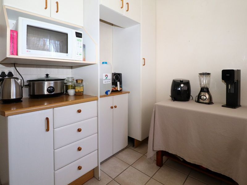 GROUNDFLOOR APARTMENT WITH PRIVATE GARDEN - Photo 10