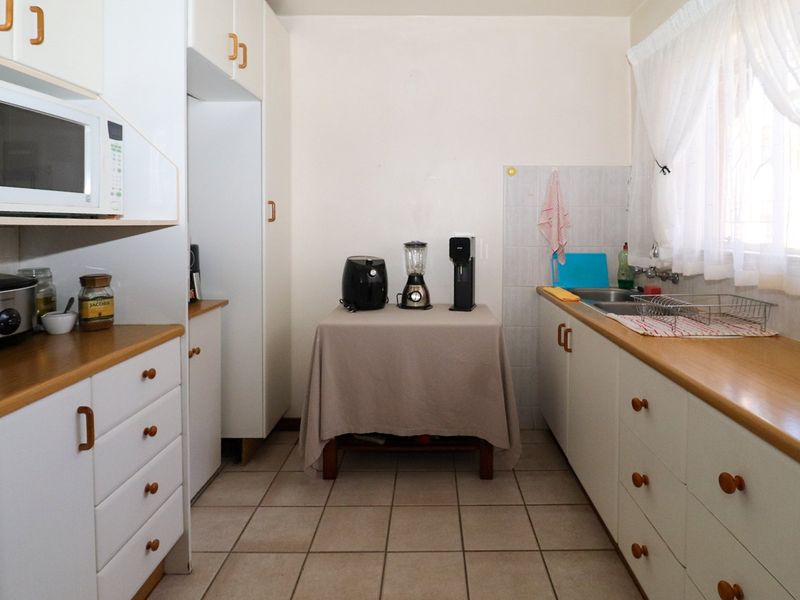 GROUNDFLOOR APARTMENT WITH PRIVATE GARDEN - Photo 9