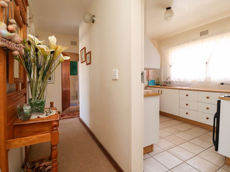 GROUNDFLOOR APARTMENT WITH PRIVATE GARDEN - Photo 8