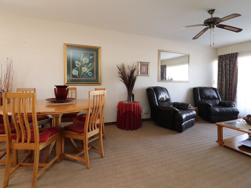 GROUNDFLOOR APARTMENT WITH PRIVATE GARDEN - Photo 7