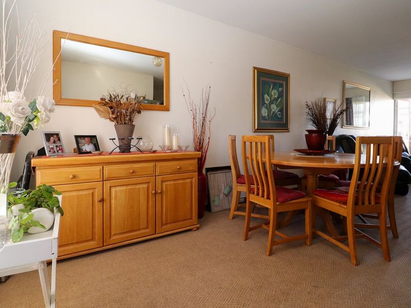 GROUNDFLOOR APARTMENT WITH PRIVATE GARDEN - Photo 3