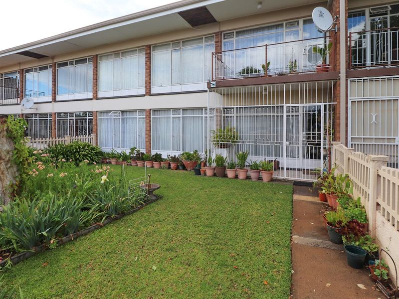 GROUNDFLOOR APARTMENT WITH PRIVATE GARDEN - Photo 1
