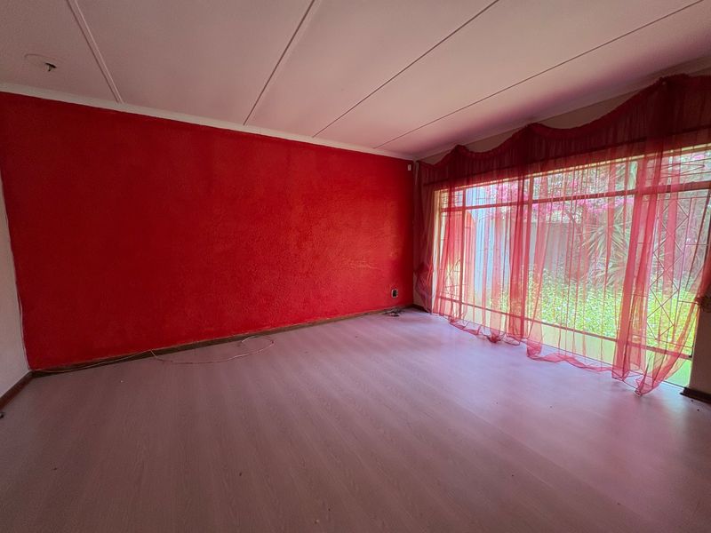 Fixer-Upper with Huge Potential Near Orkney Golf Course – Priced to Sell! - Photo 2