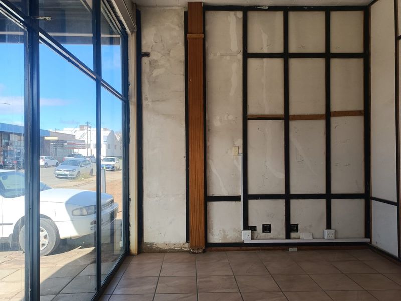 Prime Office Space Available in Town – Close to Transport with Reception Area - Photo 5