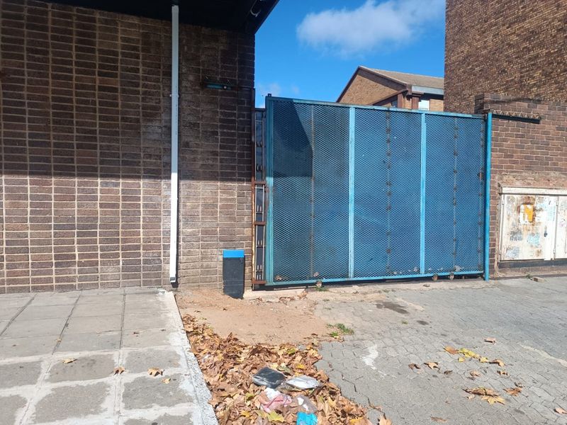 Prime Office Space Available in Town – Close to Transport with Reception Area - Photo 8