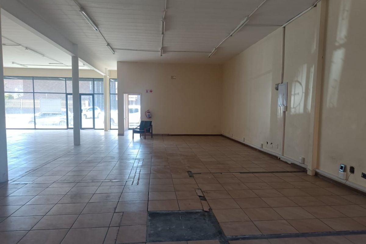 Prime Office Space Available in Town – Close to Transport with Reception Area - Photo 3