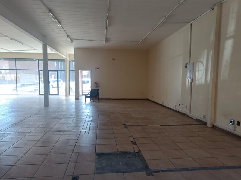 Prime Office Space Available in Town – Close to Transport with Reception Area - Photo 3