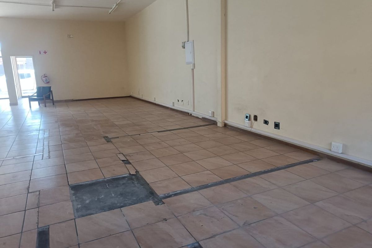 Prime Office Space Available in Town – Close to Transport with Reception Area - Photo 2