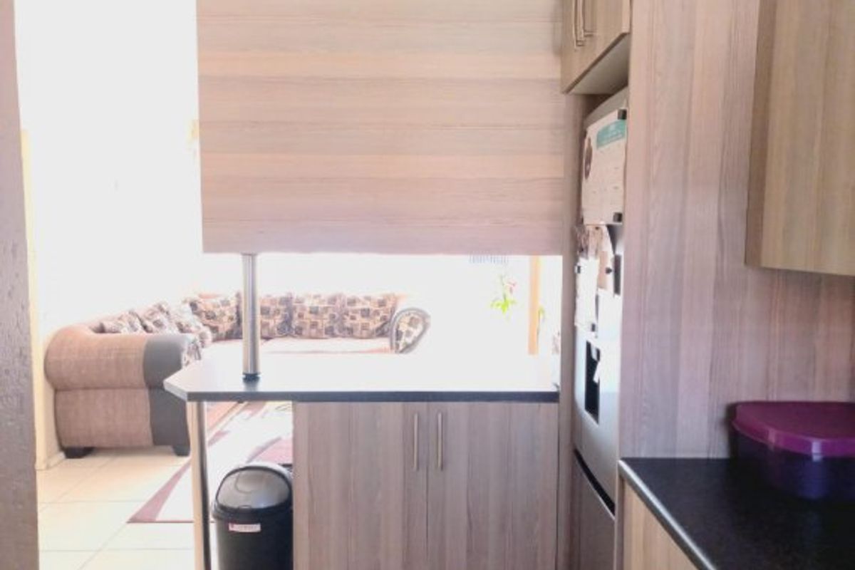 Excellent Investment Opportunity! Bank-Owned Sectional Title Home in Georgina, Roodepoort! - Photo 3