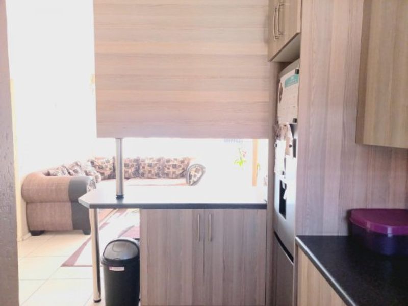 Excellent Investment Opportunity! Bank-Owned Sectional Title Home in Georgina, Roodepoort! - Photo 3