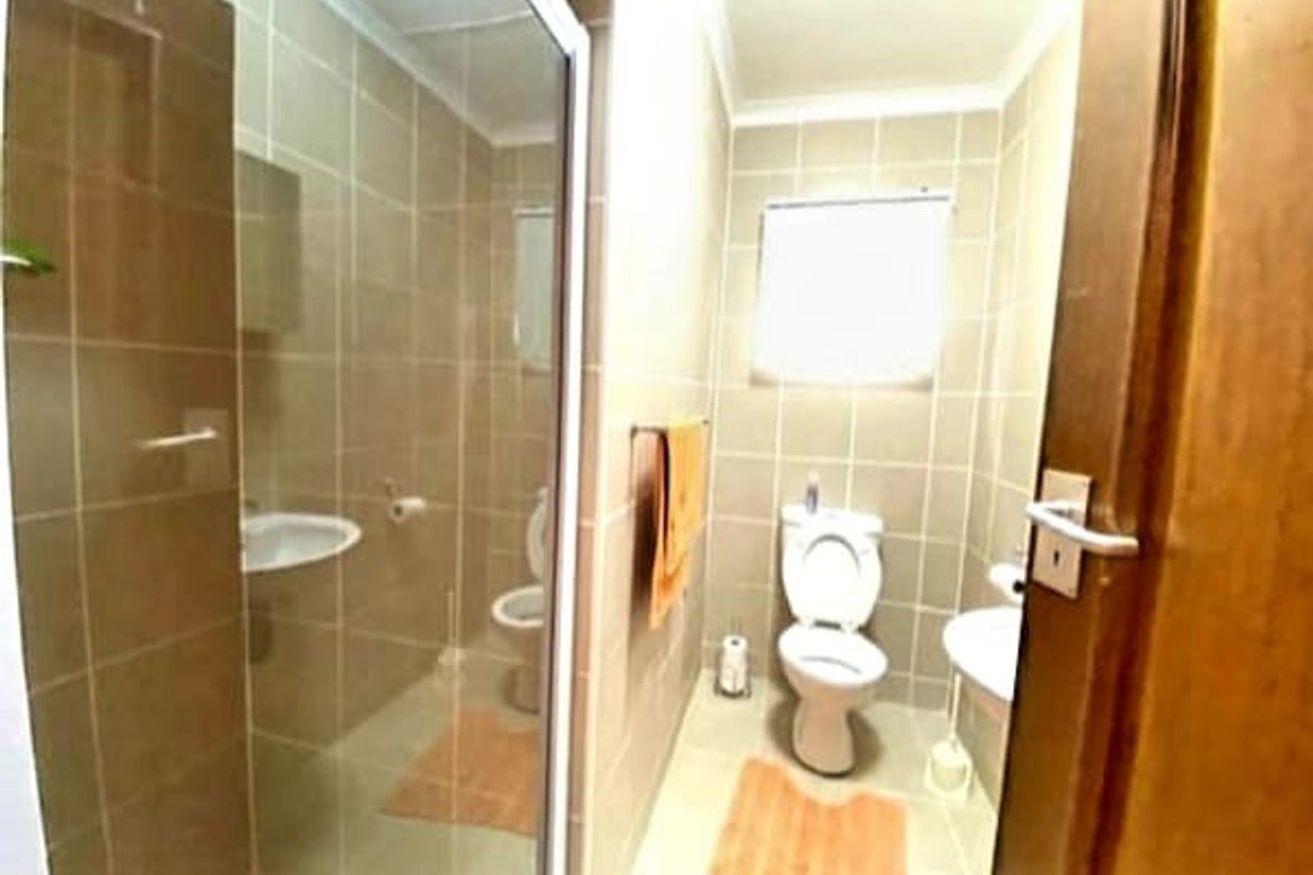 3 Bedroom House in Blue Bend Beacon Bay - Photo 5