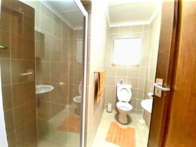 3 Bedroom House in Blue Bend Beacon Bay - Photo 5