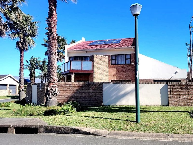 3 Bedroom House in Blue Bend Beacon Bay - Photo 9
