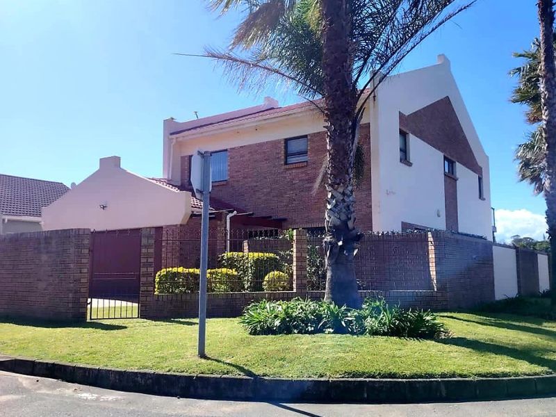 3 Bedroom House in Blue Bend Beacon Bay - Photo 8