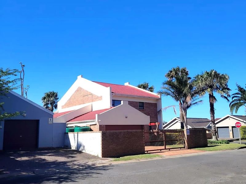 3 Bedroom House in Blue Bend Beacon Bay - Photo 4
