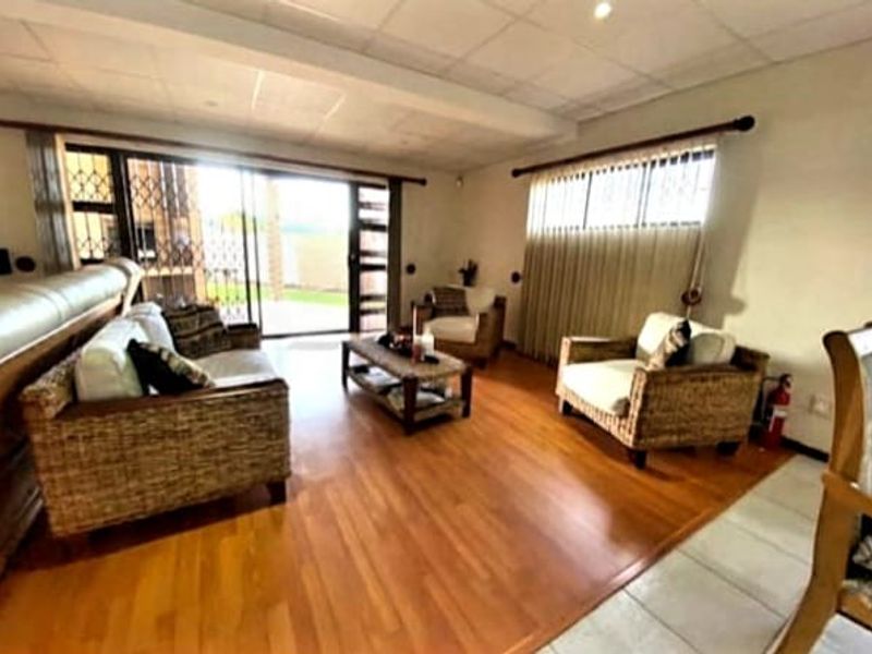 3 Bedroom House in Blue Bend Beacon Bay - Photo 3