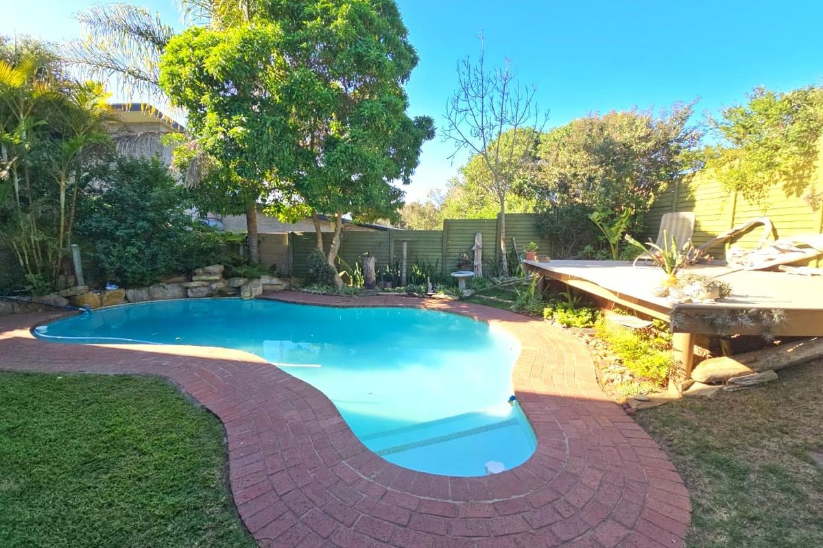 Spacious home with a self-contained flatlet in Kingfisher Close, Wilderness - Photo 3