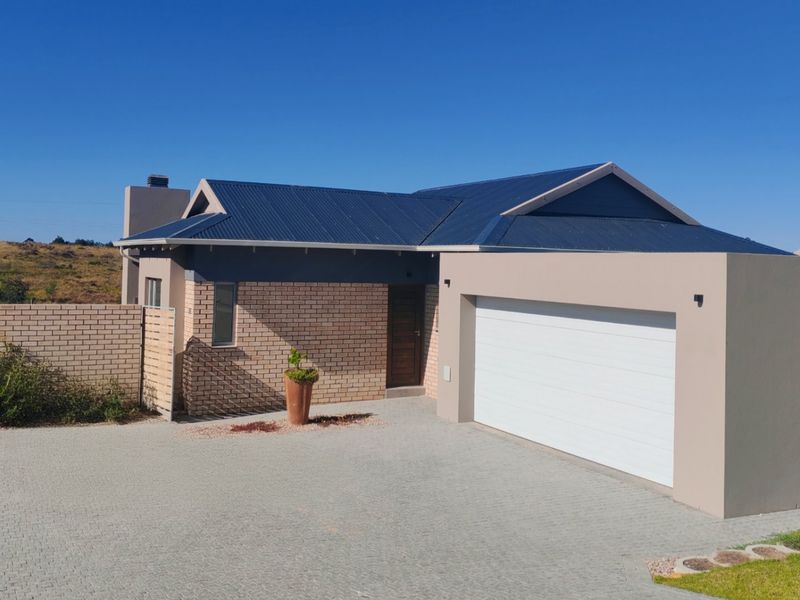 Stylish 3-Bedroom Family Home with Private Deck & Braai Area - Photo 3