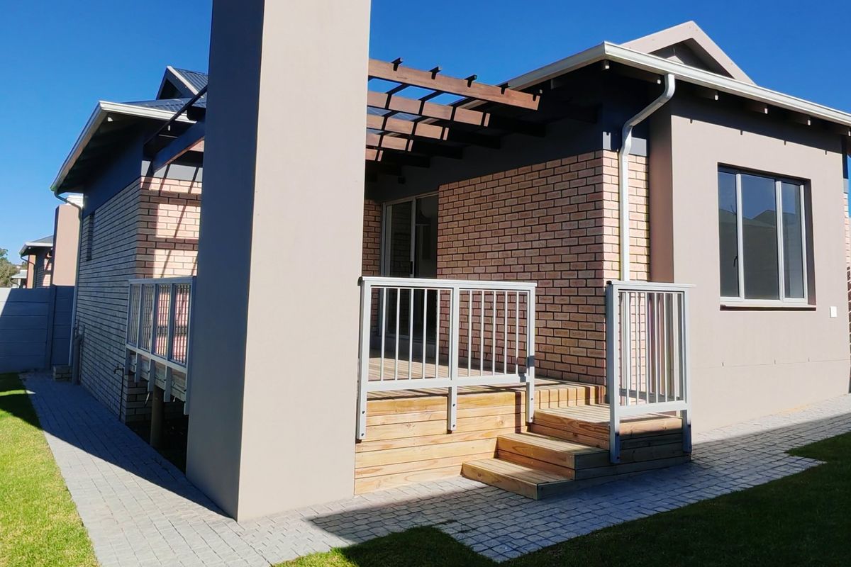 Stylish 3-Bedroom Family Home with Private Deck & Braai Area - Photo 2