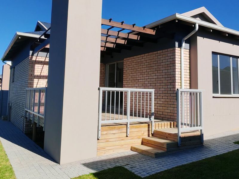 Stylish 3-Bedroom Family Home with Private Deck & Braai Area - Photo 2