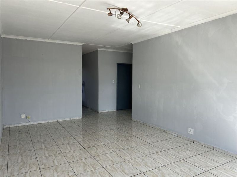 Cozy and Practical Starter Home - Photo 2