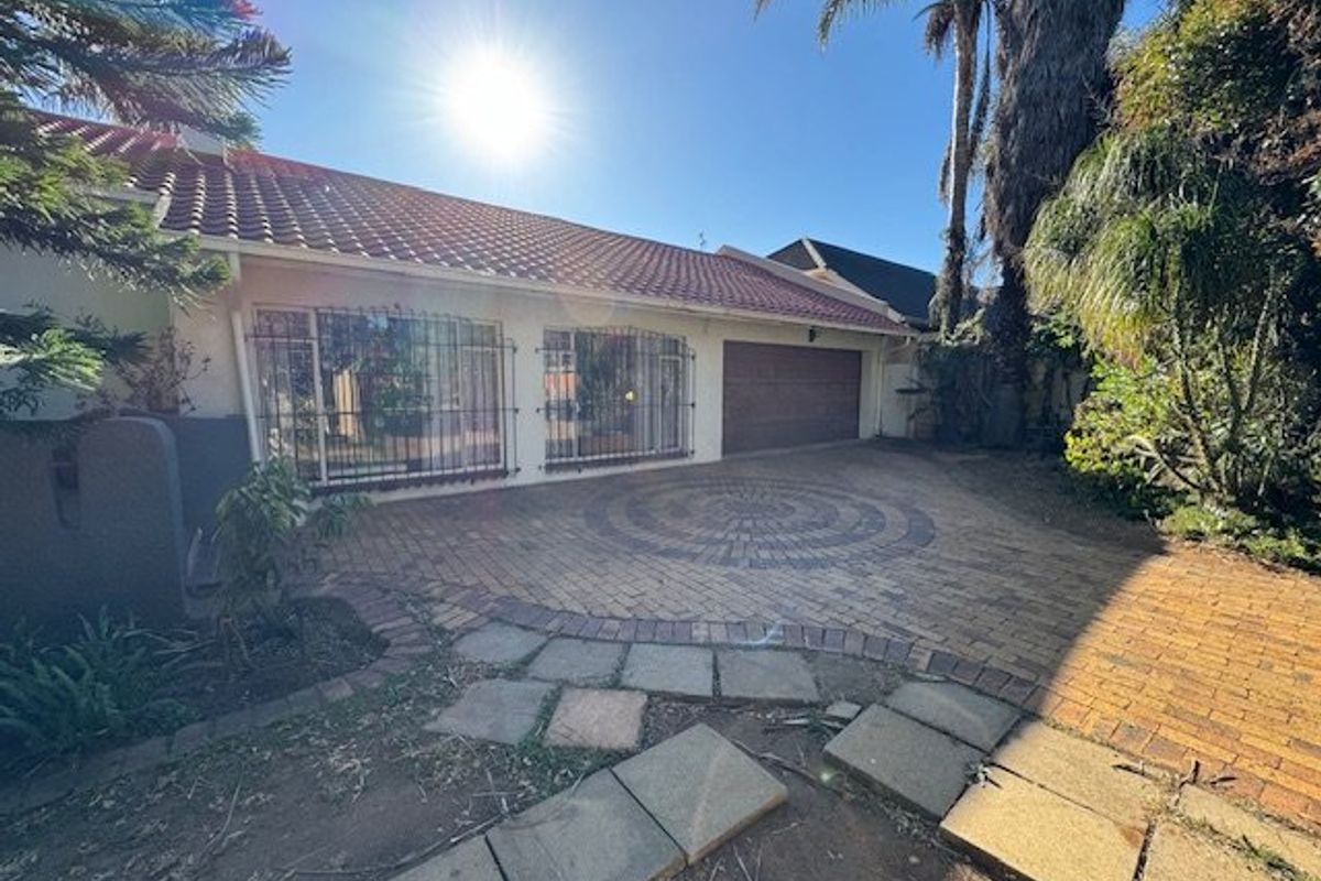 Spacious Family Home with Bonus Granny Flat - Photo 2