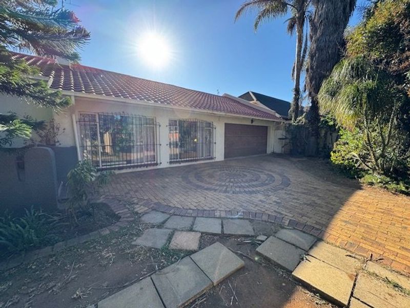 Spacious Family Home with Bonus Granny Flat - Photo 2