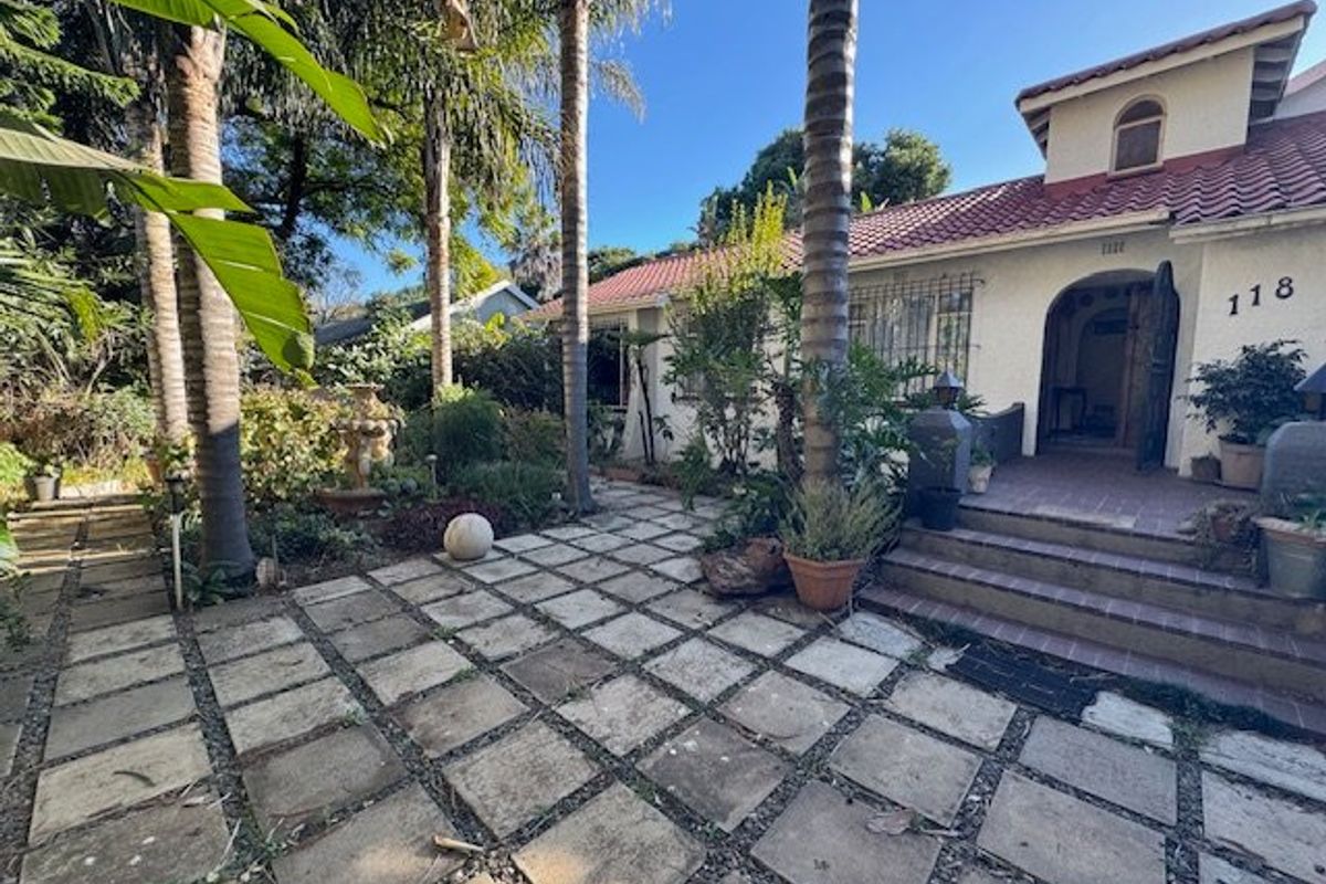 Spacious Family Home with Bonus Granny Flat - Photo 3