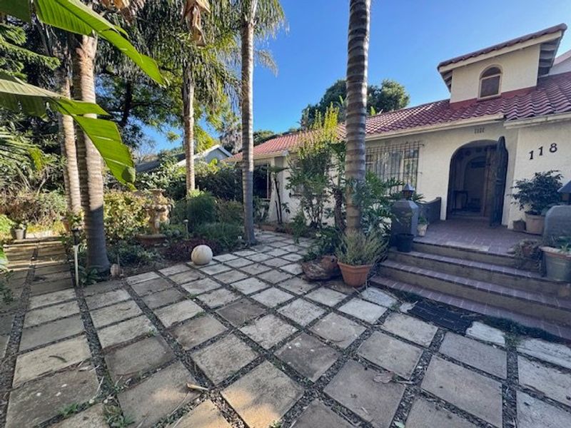 Spacious Family Home with Bonus Granny Flat - Photo 3