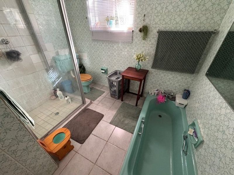 Spacious Family Home with Bonus Granny Flat - Photo 10