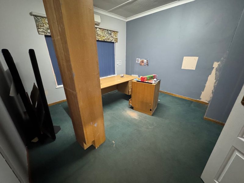 Comfortable Family Home with Ample Parking - Photo 5