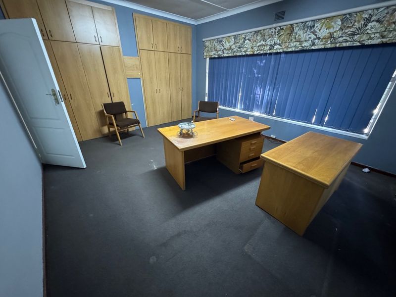 Comfortable Family Home with Ample Parking - Photo 7