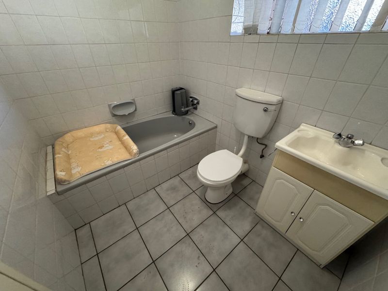 Comfortable Family Home with Ample Parking - Photo 6