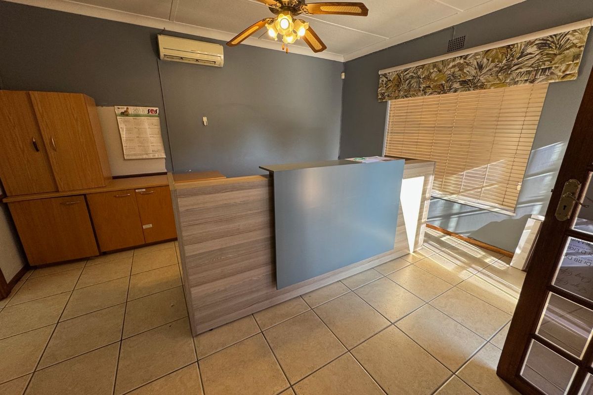 Comfortable Family Home with Ample Parking - Photo 3