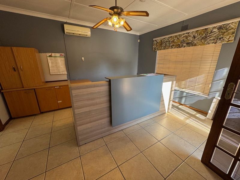 Comfortable Family Home with Ample Parking - Photo 3