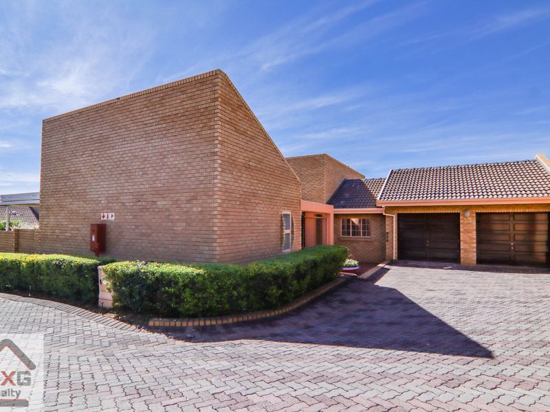 Simplex with  Garden in Popular Zwartkop Complex - 187m2 - Photo 5