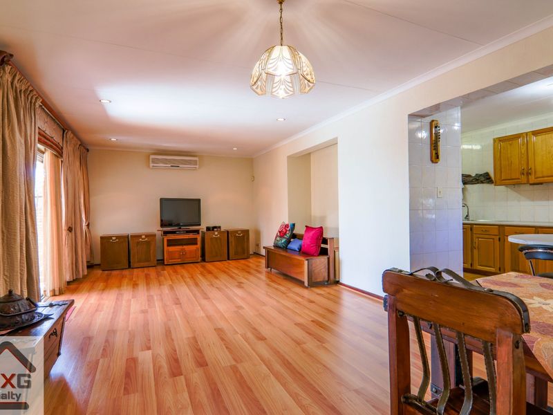 Simplex with  Garden in Popular Zwartkop Complex - 187m2 - Photo 9